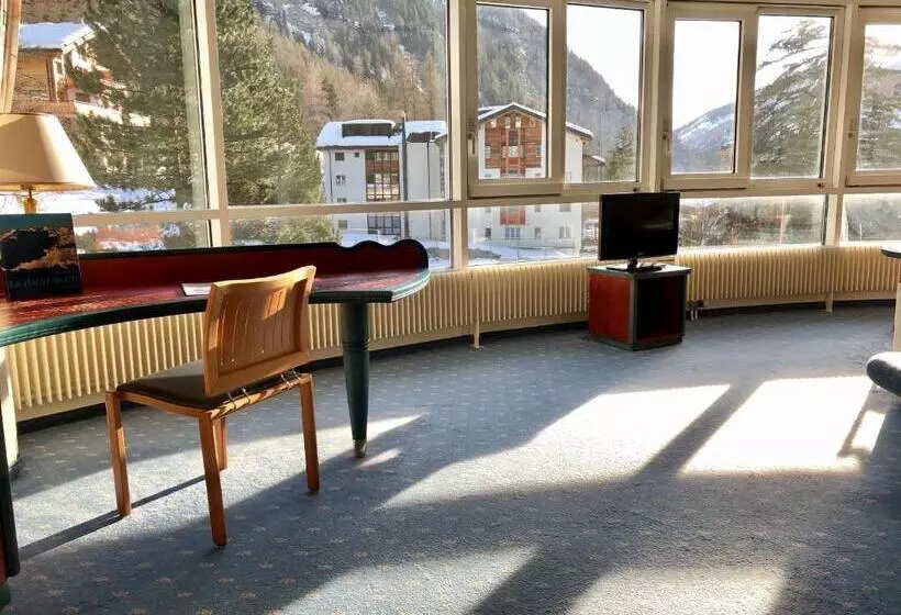 چشماندازهای پهناور سوئیت جونیور, Thermal Hotels & Walliser Alpentherme Leukerbad