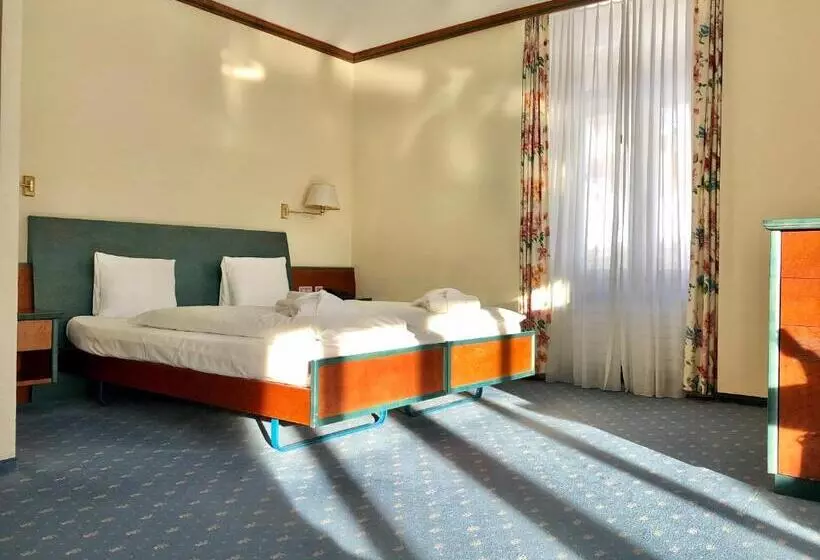 چشماندازهای پهناور سوئیت جونیور, Thermal Hotels & Walliser Alpentherme Leukerbad