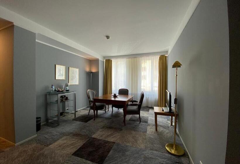 스위트 킹사이즈 침대, Thermal Hotels & Walliser Alpentherme Leukerbad