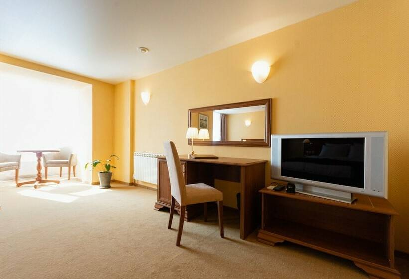 스탠다드 스튜디오, Ural