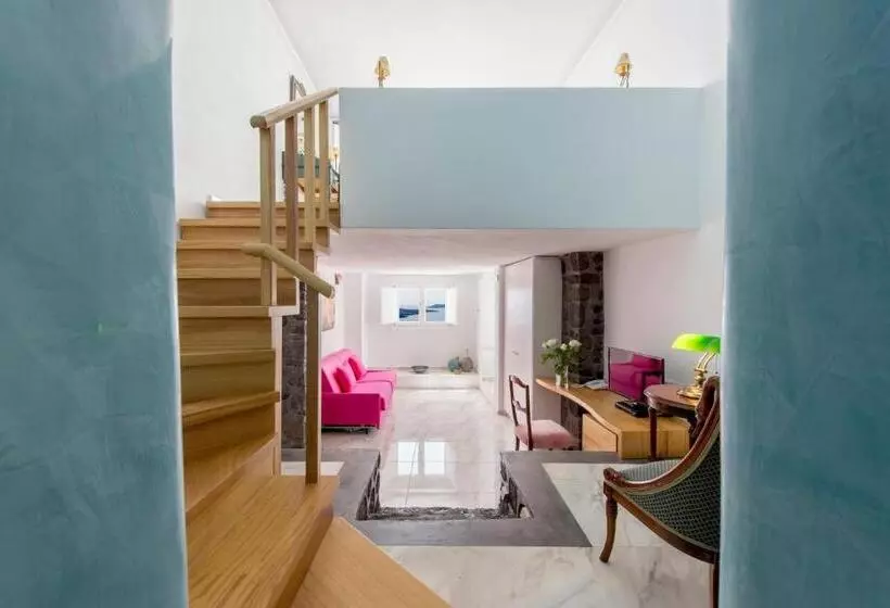 Juniorsviitti Näkymä, Villa Renos