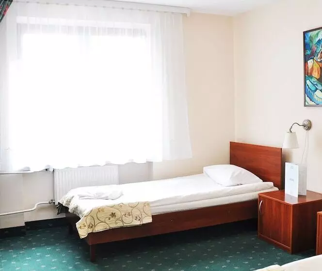 اتاق استاندارد سه نفره, Parkhotel Economic