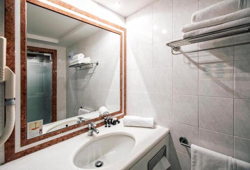 חדר משפחתי נוף לים, Possidi Holidays Resort & Suite