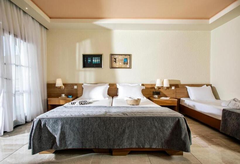 חדר משפחתי נוף לים, Possidi Holidays Resort & Suite