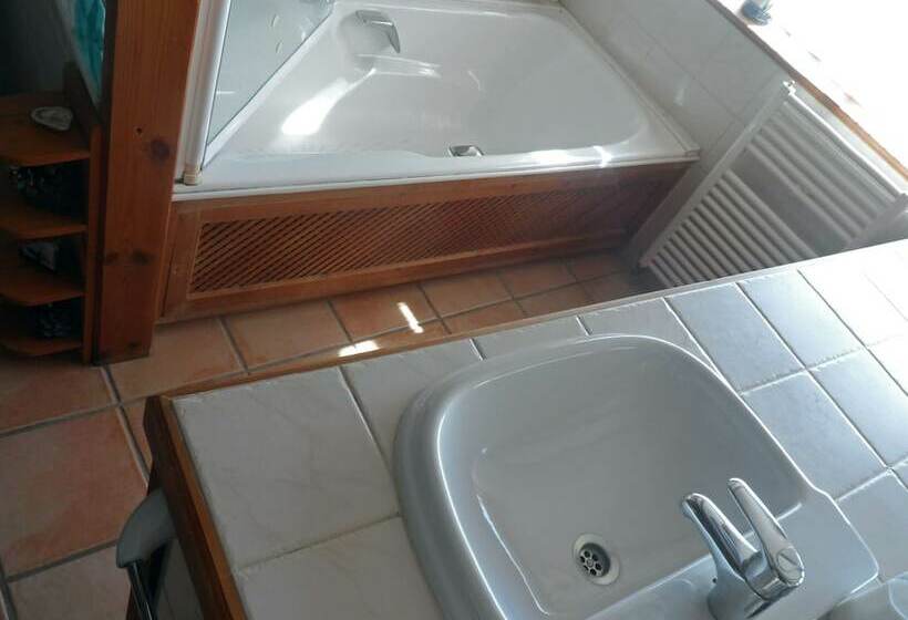 침실 1개 주택, As Tunel