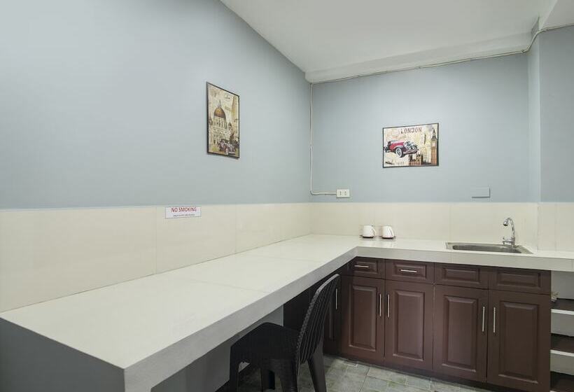 اتاق لوکس, Oyo 549 Sajj Bldg