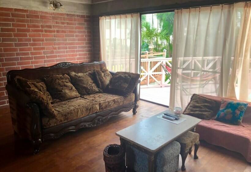 خانه 2 خوابه, Okinawa Starry Forest Cottage