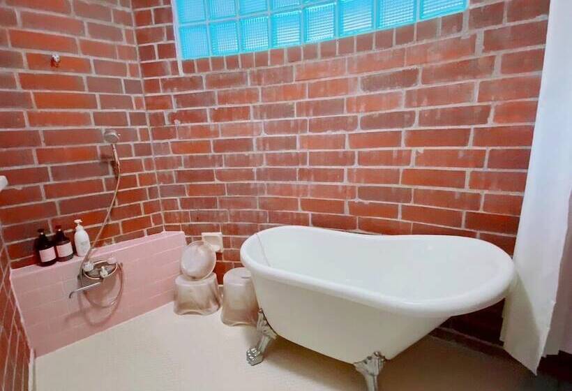 خانه 2 خوابه, Okinawa Starry Forest Cottage