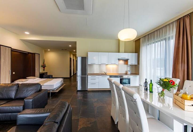 شقة 3 غرف, Rezidence Fontana