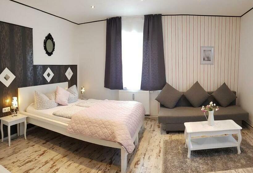 آپارتمان 1 خوابه, Boutique Family House La