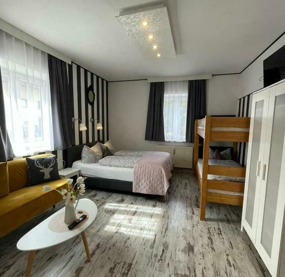 اتاق خانوادگی, Boutique Family House La