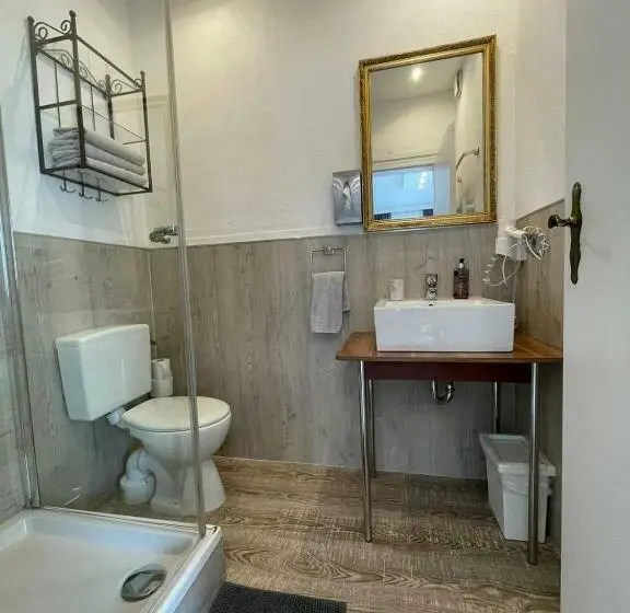اتاق خانوادگی, La Boutique House