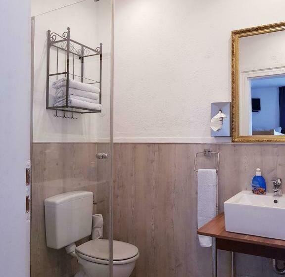 اتاق خانوادگی, Boutique Family House La