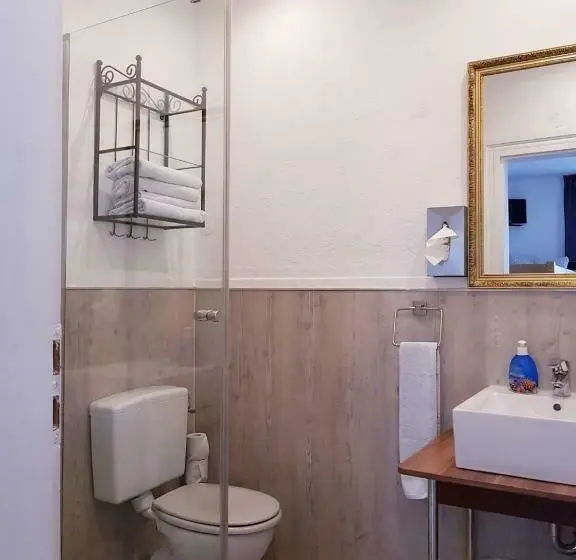 اتاق خانوادگی, La Boutique House