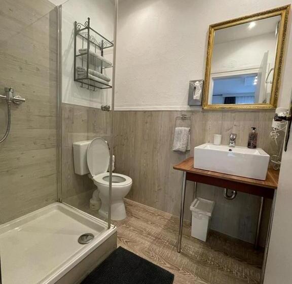 اتاق خانوادگی, Boutique Family House La