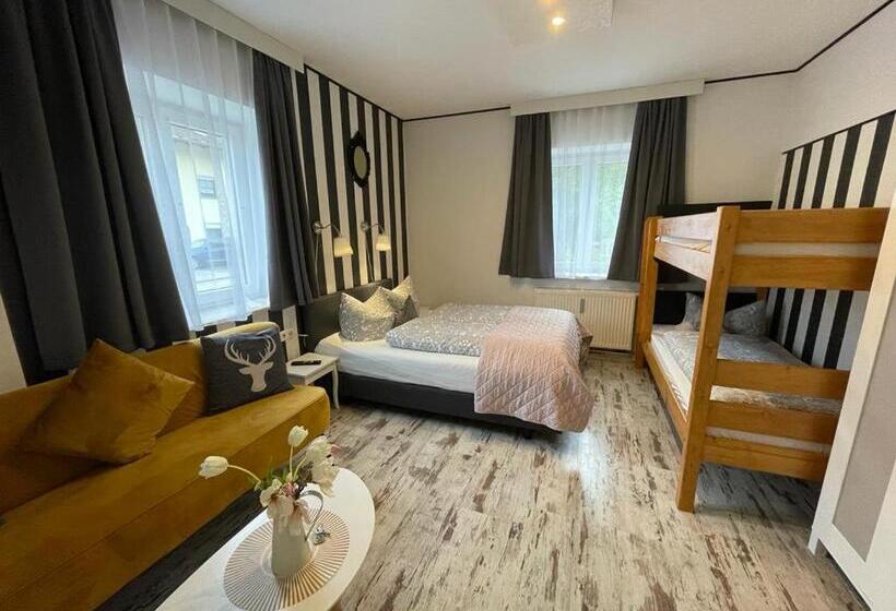 اتاق خانوادگی, Boutique Family House La