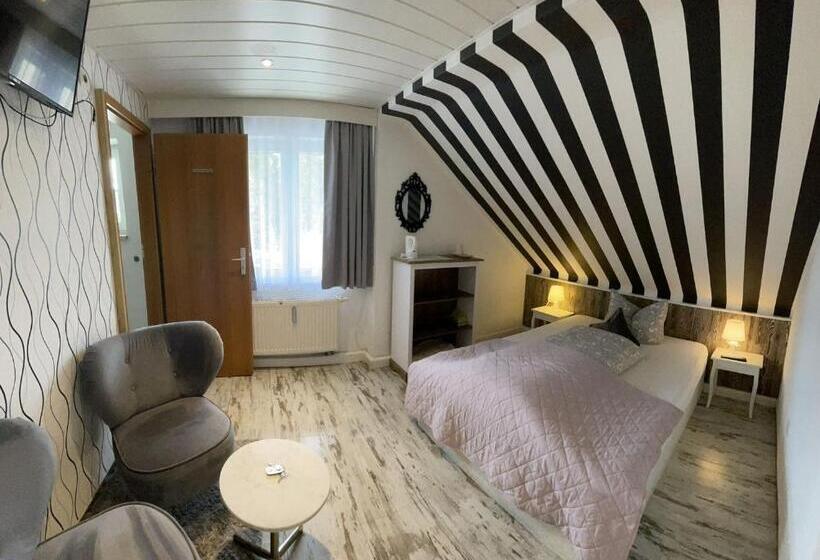 اتاق استاندارد یک نفره, Boutique Family House La