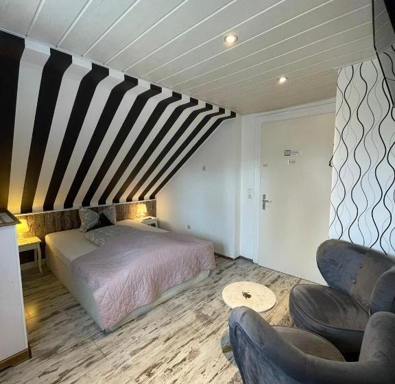 اتاق استاندارد یک نفره, Boutique Family House La