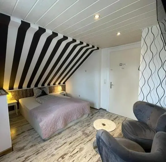 اتاق استاندارد یک نفره, La Boutique House