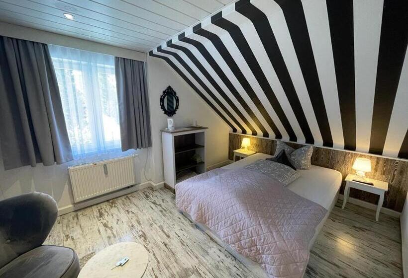 اتاق استاندارد یک نفره, Boutique Family House La