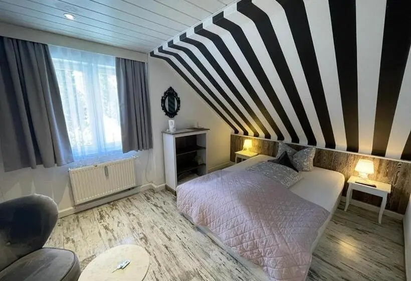 اتاق استاندارد یک نفره, La Boutique House