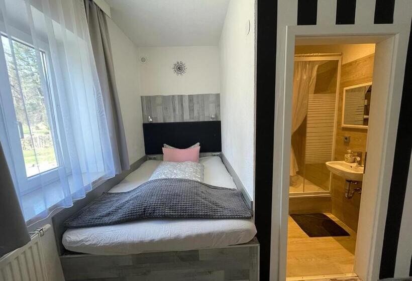 اتاق استاندارد یک نفره, Boutique Family House La