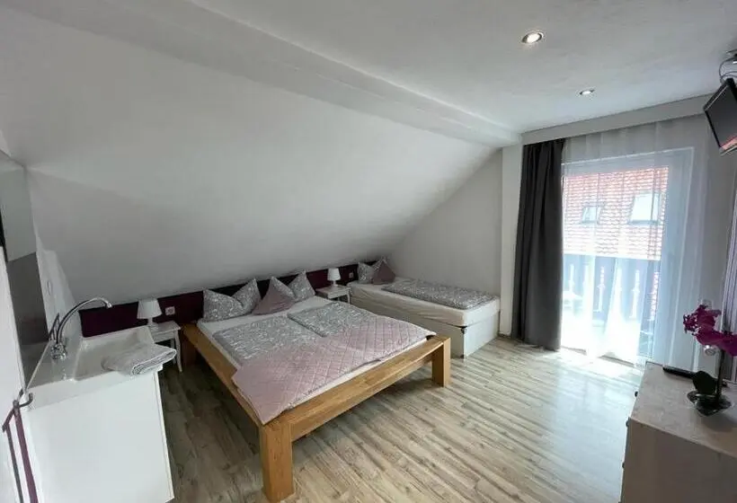 آپارتمان 2 خوابه با بالکن, La Boutique House