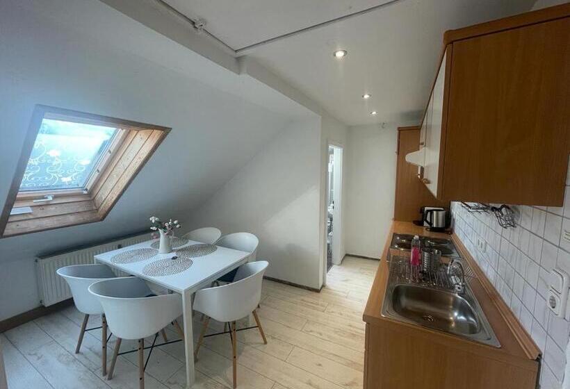 آپارتمان 2 خوابه با بالکن, Boutique Family House La