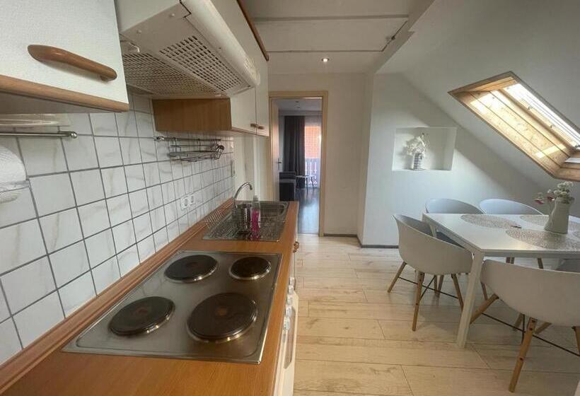 آپارتمان 2 خوابه با بالکن, Boutique Family House La