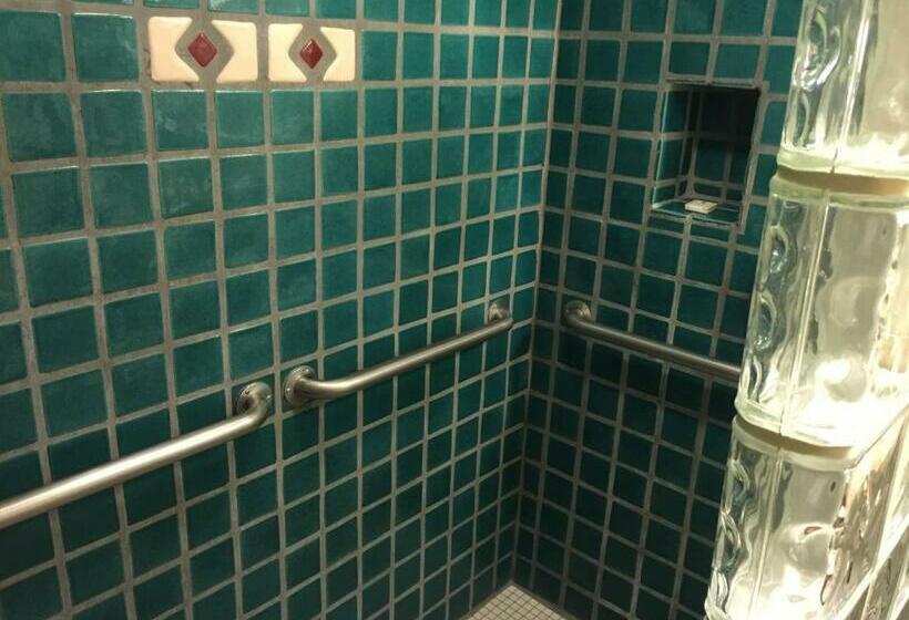 استودیوی لوکس, Casa De Tres Lunas/house Of Three Moons