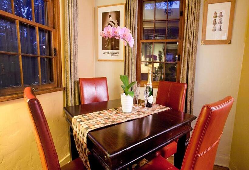 خانه 1 خوابه, Casa De Tres Lunas/house Of Three Moons