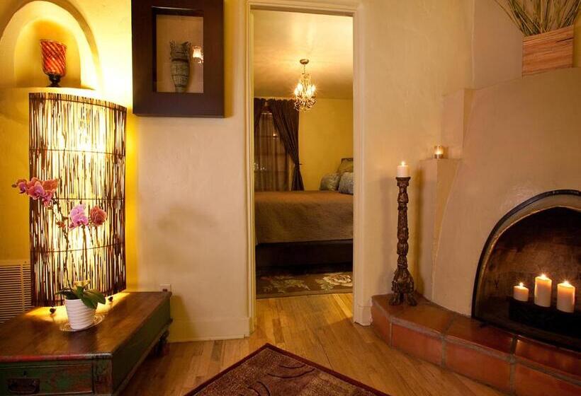 خانه 1 خوابه, Casa De Tres Lunas/house Of Three Moons