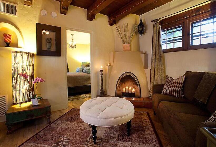 خانه 1 خوابه, Casa De Tres Lunas/house Of Three Moons