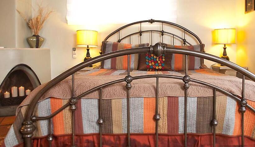 آپارتمان سوپریور 1 خوابه, Casa De Tres Lunas/house Of Three Moons