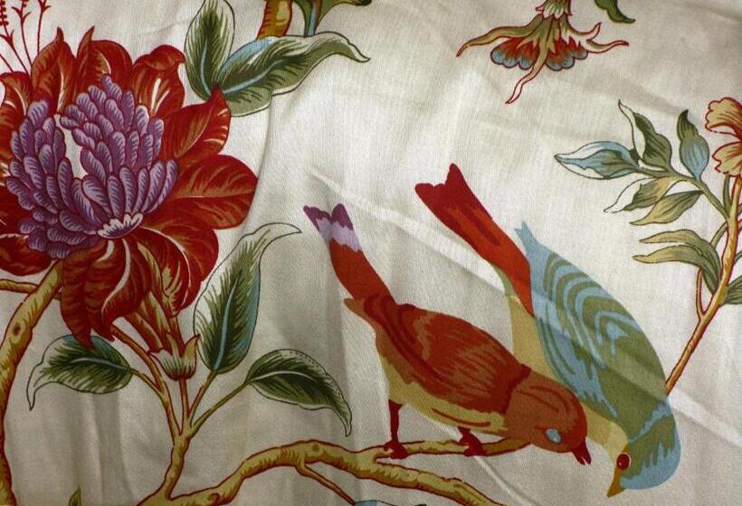 استودیوی لوکس, Casa De Tres Lunas/house Of Three Moons