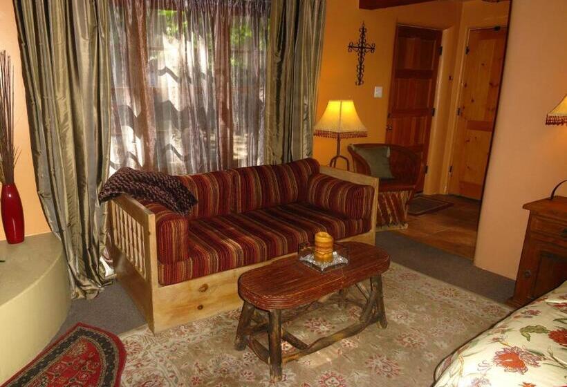 استودیوی لوکس, Casa De Tres Lunas/house Of Three Moons