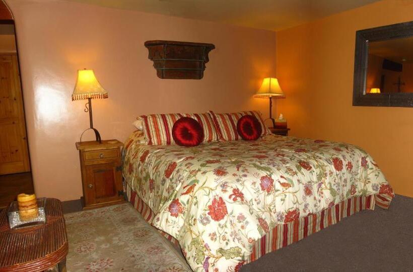 استودیوی لوکس, Casa De Tres Lunas/house Of Three Moons