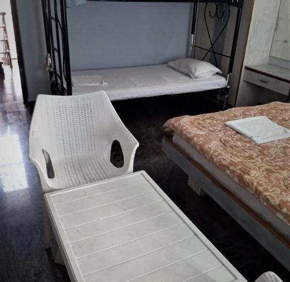 غرفة قياسية رباعية مزودة بشُرفة, P A Resort