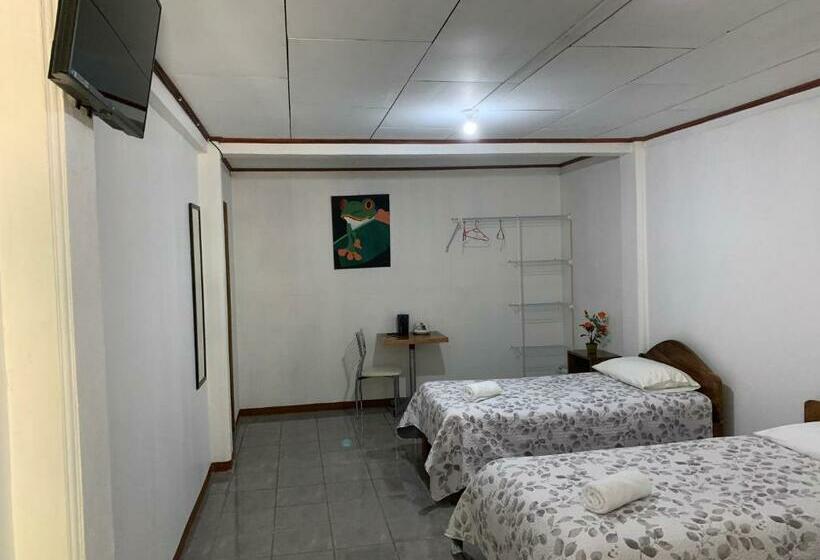 اتاق کلاسیک چهارنفره, Globi Lodge #2