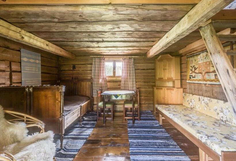 标准间, Hyvölän Talo