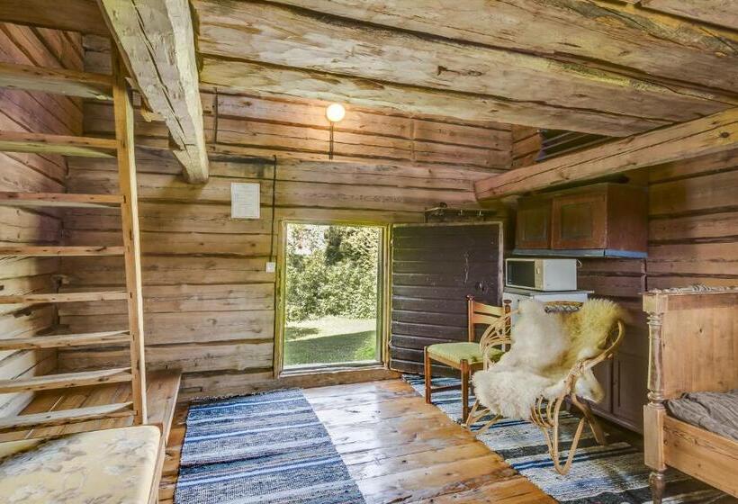 标准间, Hyvölän Talo