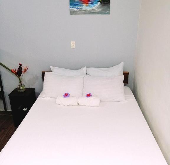 带共用浴室的标准房间, Cabinas Coco Alegre