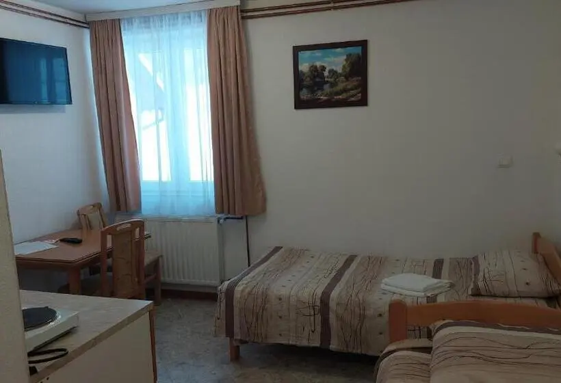 استودیوی استاندارد, Apartments Tatic