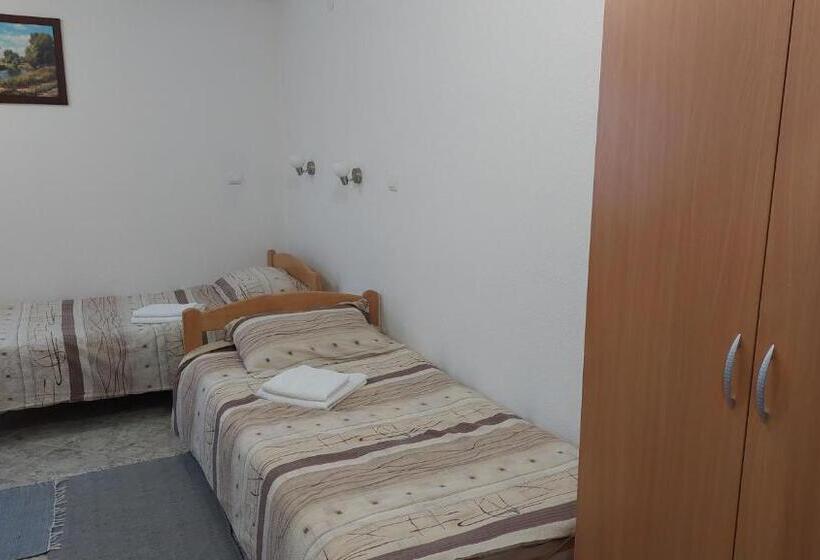 استودیوی استاندارد, Apartments Tatic