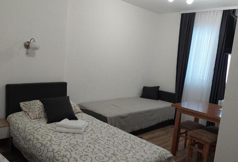 اتاق استاندارد سه نفره, Apartments Tatic