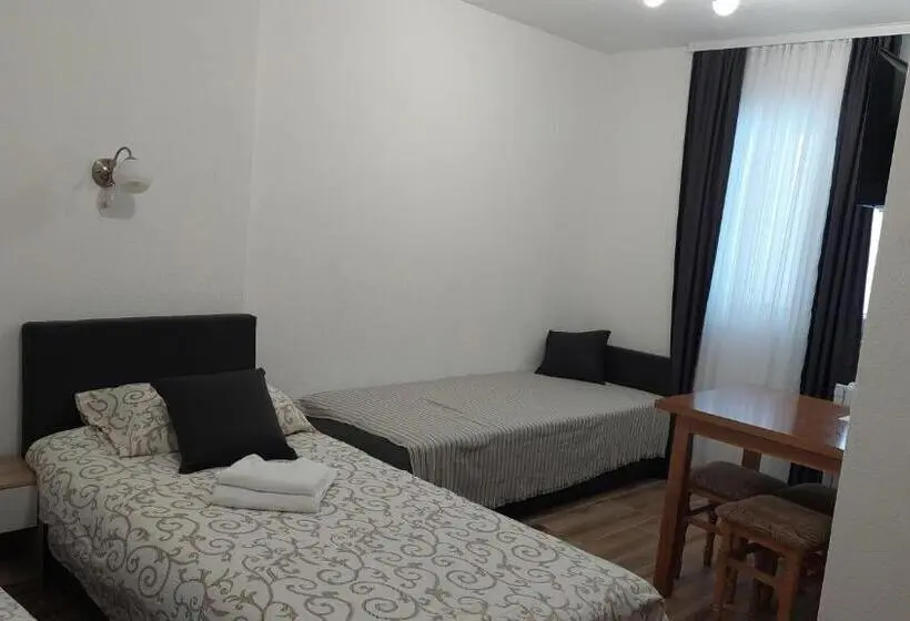 اتاق استاندارد سه نفره, Apartments Tatic
