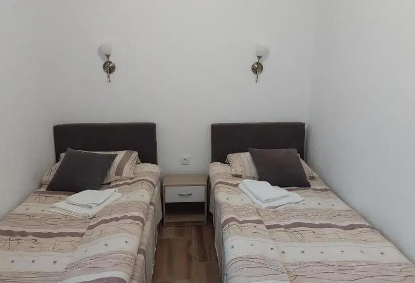 اتاق استاندارد سه نفره, Apartments Tatic