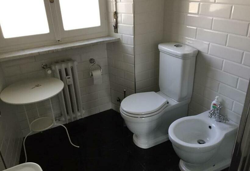 اتاق استاندارد با سرویس بهداشتی مشترک, Beaucoeur