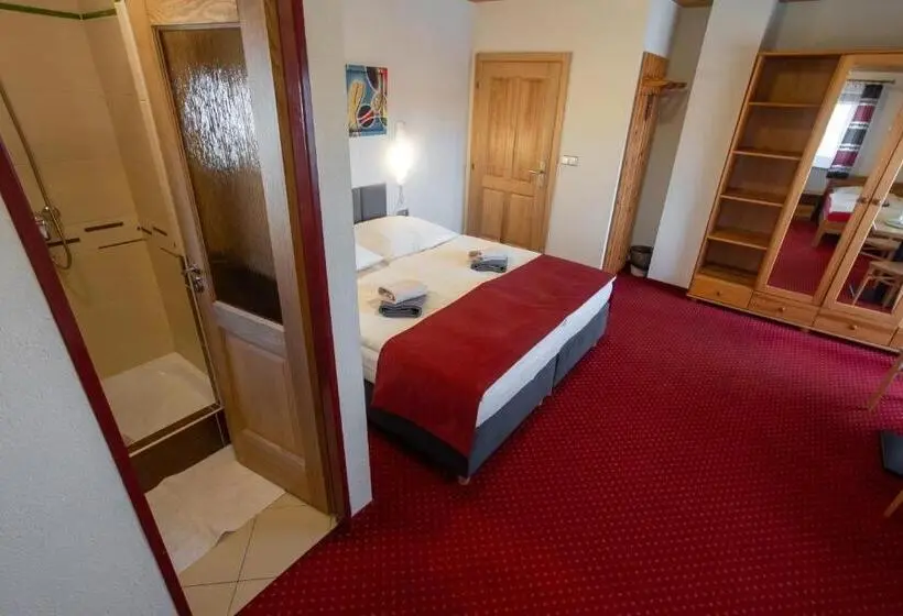 バルコニー付きスタンダードトリプルルーム, Wellness & Restaurant U Fandy