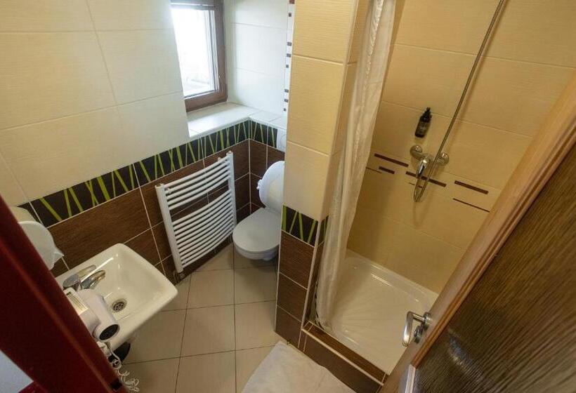 חדר סטנדרט לשלושה עם מרפסת, Wellness & Restaurant U Fandy